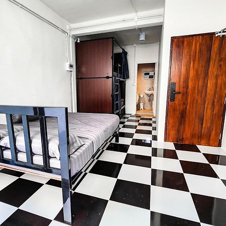 Noir Cafe And Hostel Chinatown 방콕 외부 사진