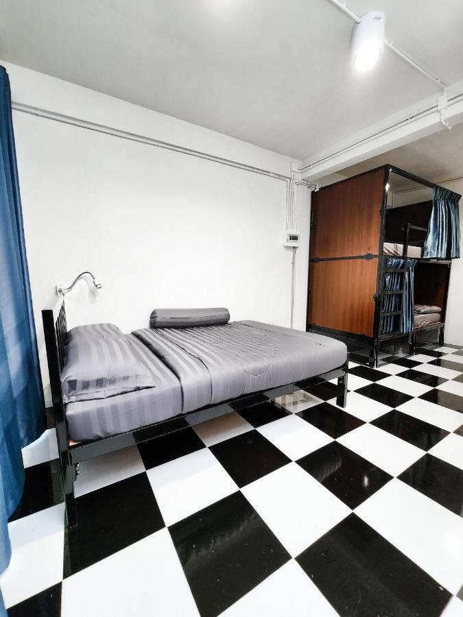 Noir Cafe And Hostel Chinatown 방콕 외부 사진