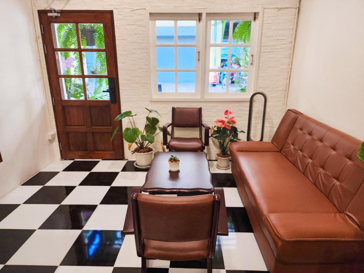 Noir Cafe And Hostel Chinatown 방콕 외부 사진