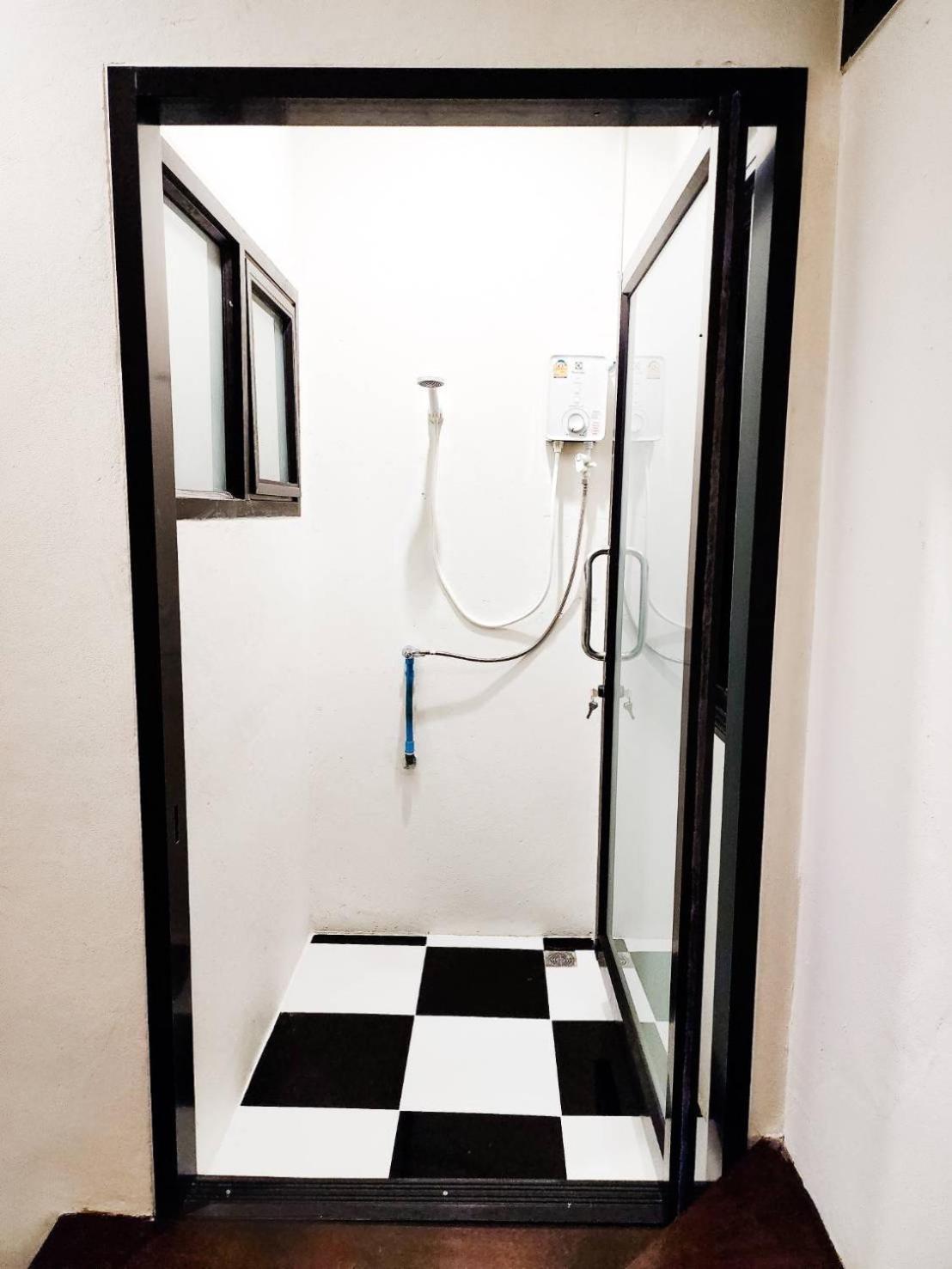Noir Cafe And Hostel Chinatown 방콕 외부 사진