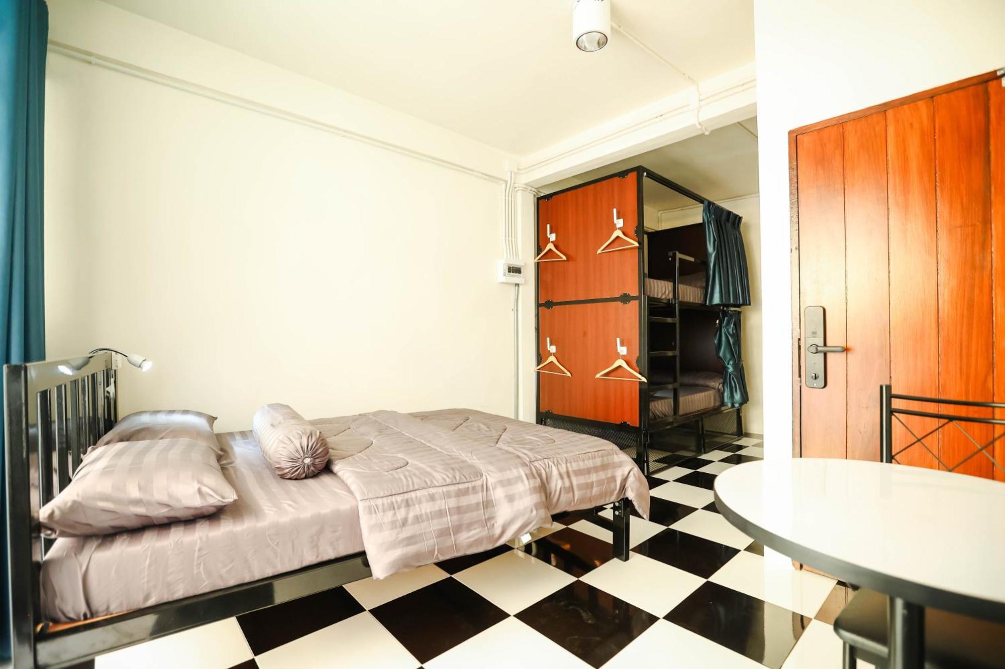 Noir Cafe And Hostel Chinatown 방콕 외부 사진
