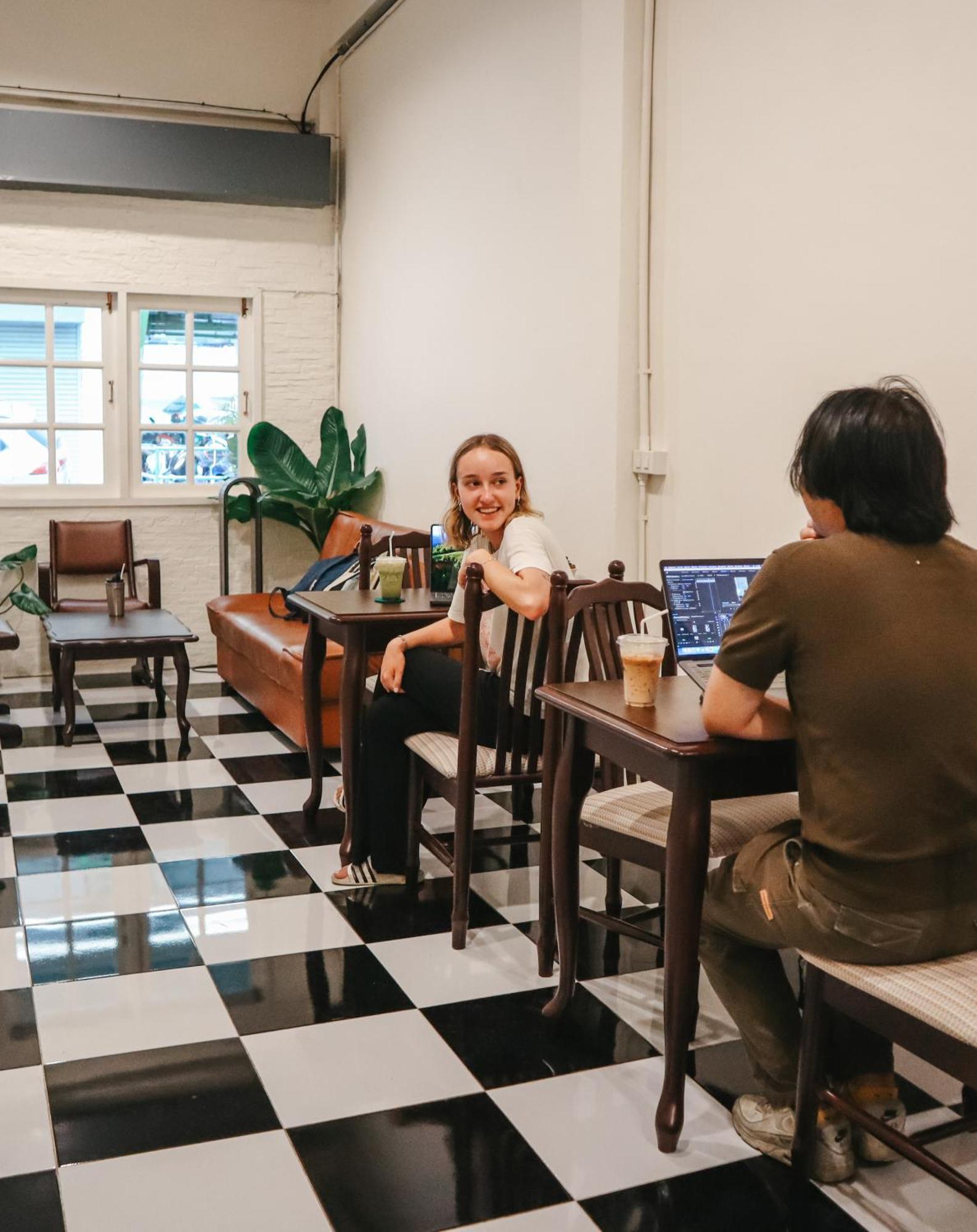 Noir Cafe And Hostel Chinatown 방콕 외부 사진
