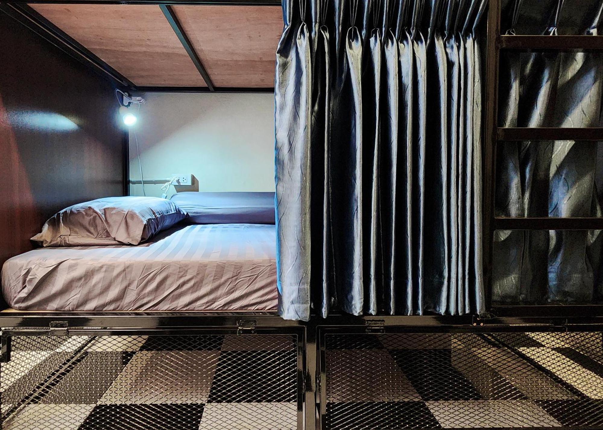 Noir Cafe And Hostel Chinatown 방콕 외부 사진