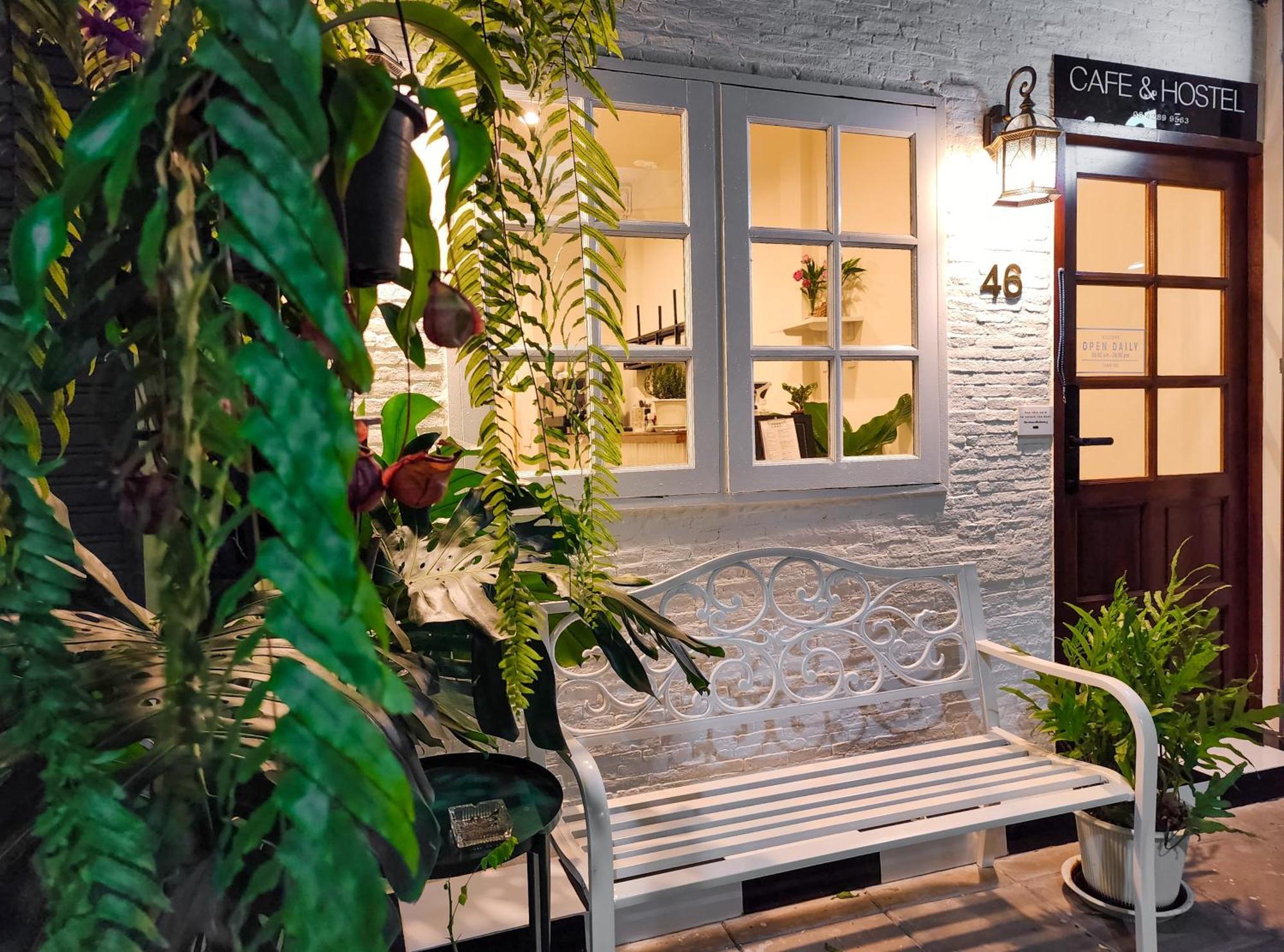 Noir Cafe And Hostel Chinatown 방콕 외부 사진