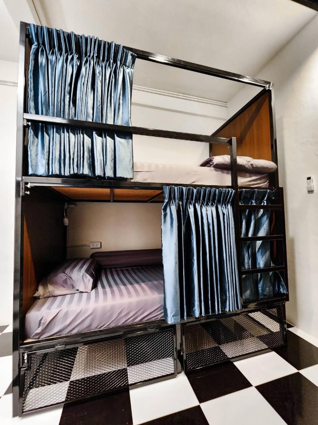Noir Cafe And Hostel Chinatown 방콕 외부 사진