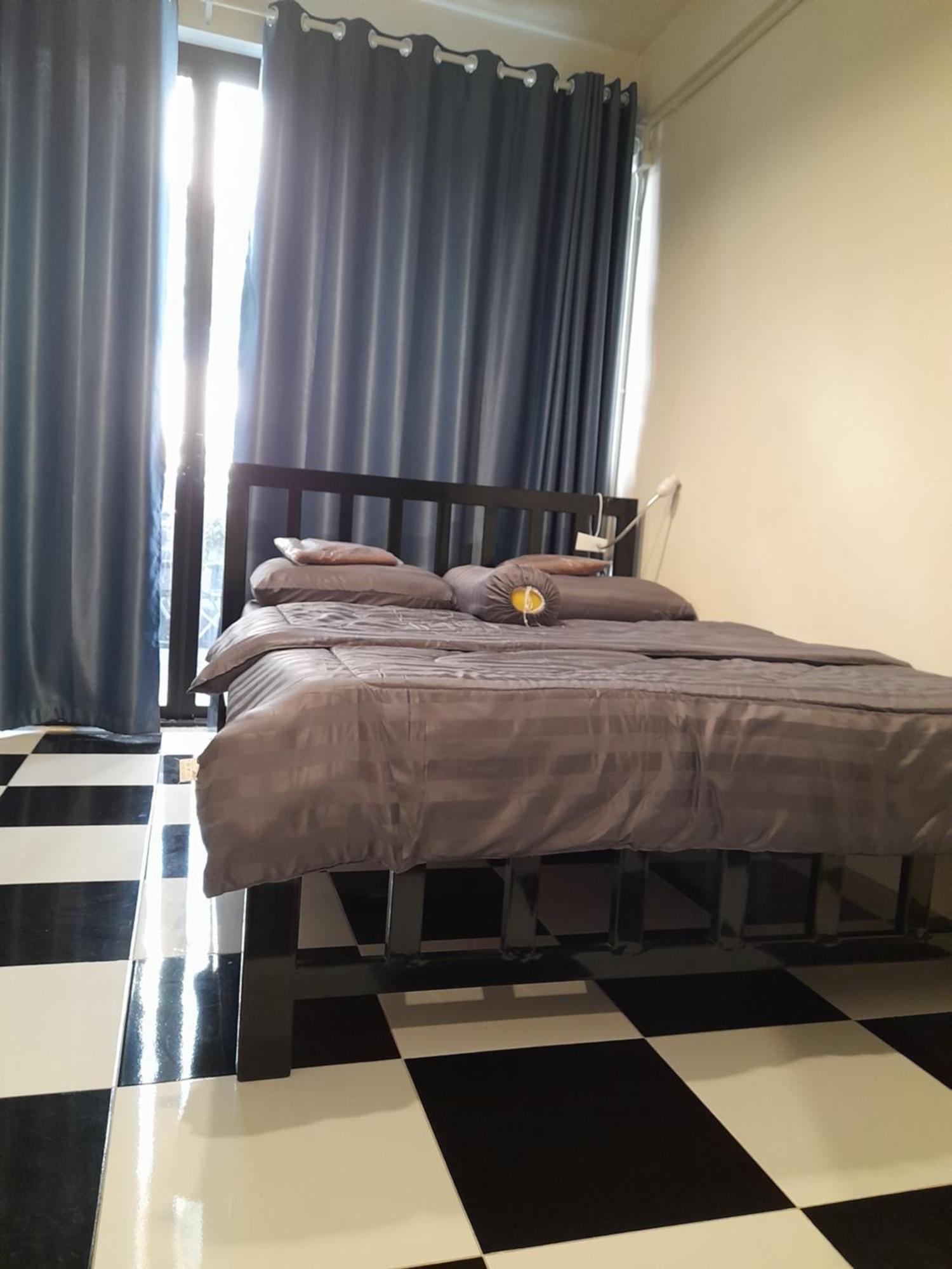 Noir Cafe And Hostel Chinatown 방콕 외부 사진