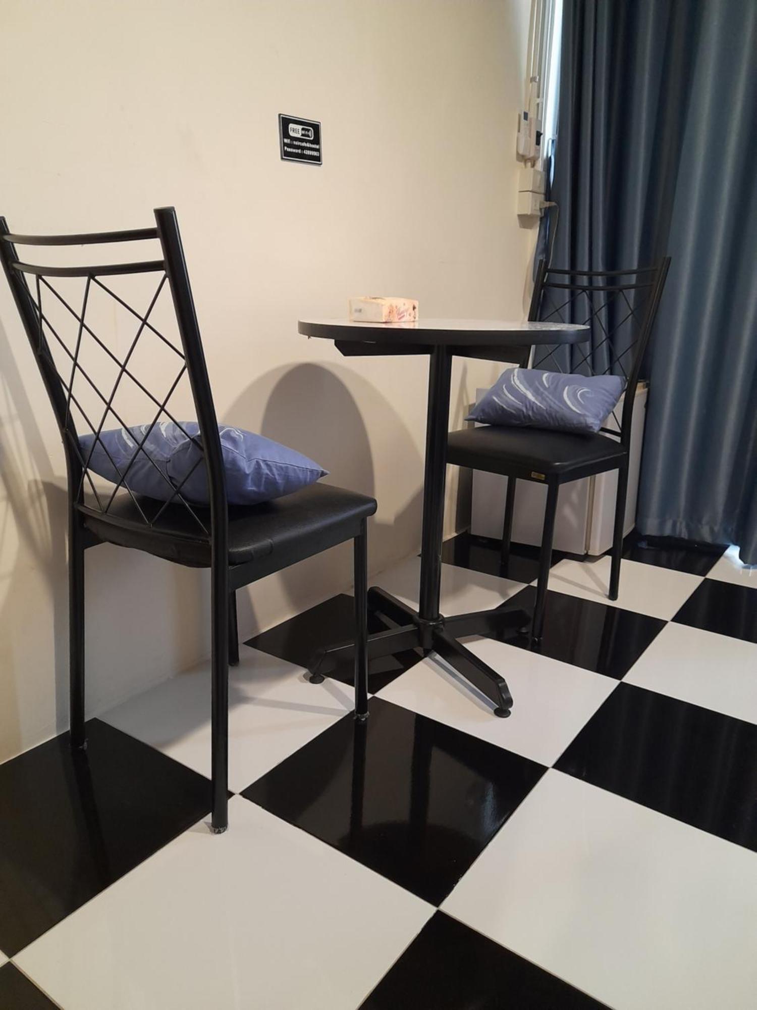 Noir Cafe And Hostel Chinatown 방콕 외부 사진
