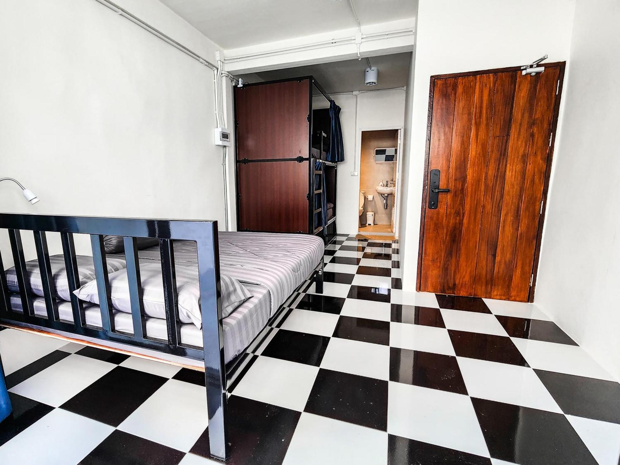 Noir Cafe And Hostel Chinatown 방콕 외부 사진